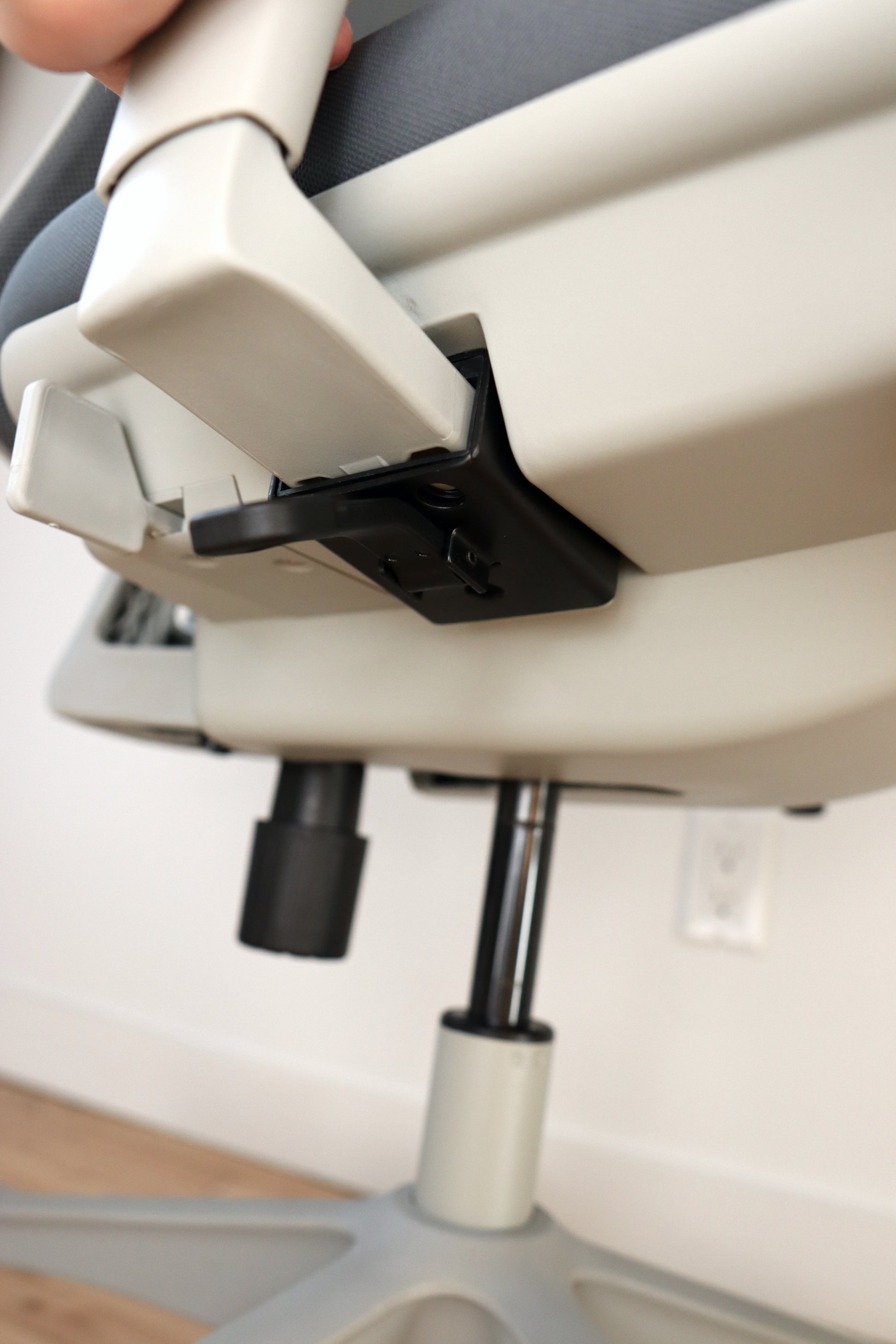 Office chair expandable arms widening control closeup