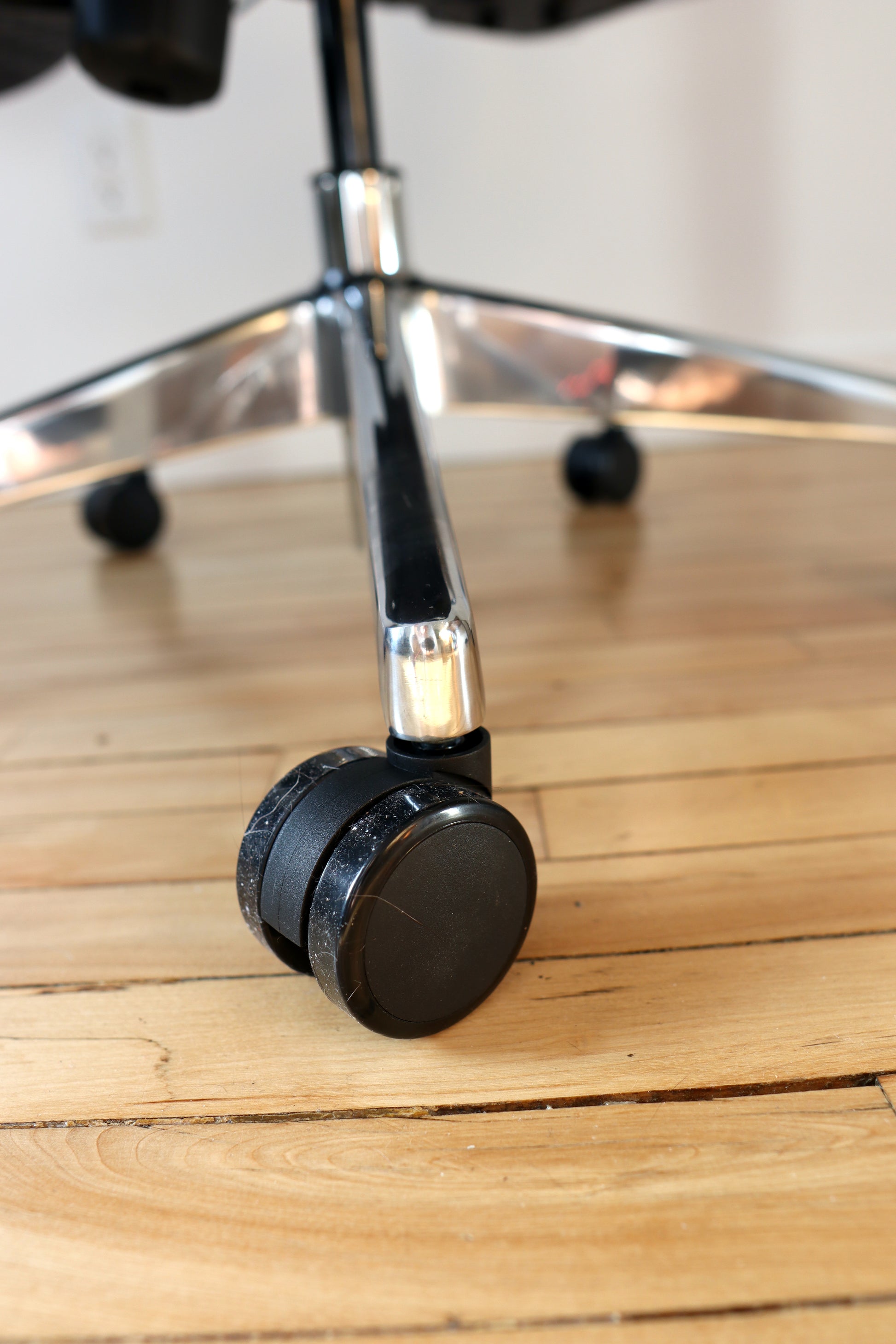 Office chair Triton aluminum base and nylon castor wheel