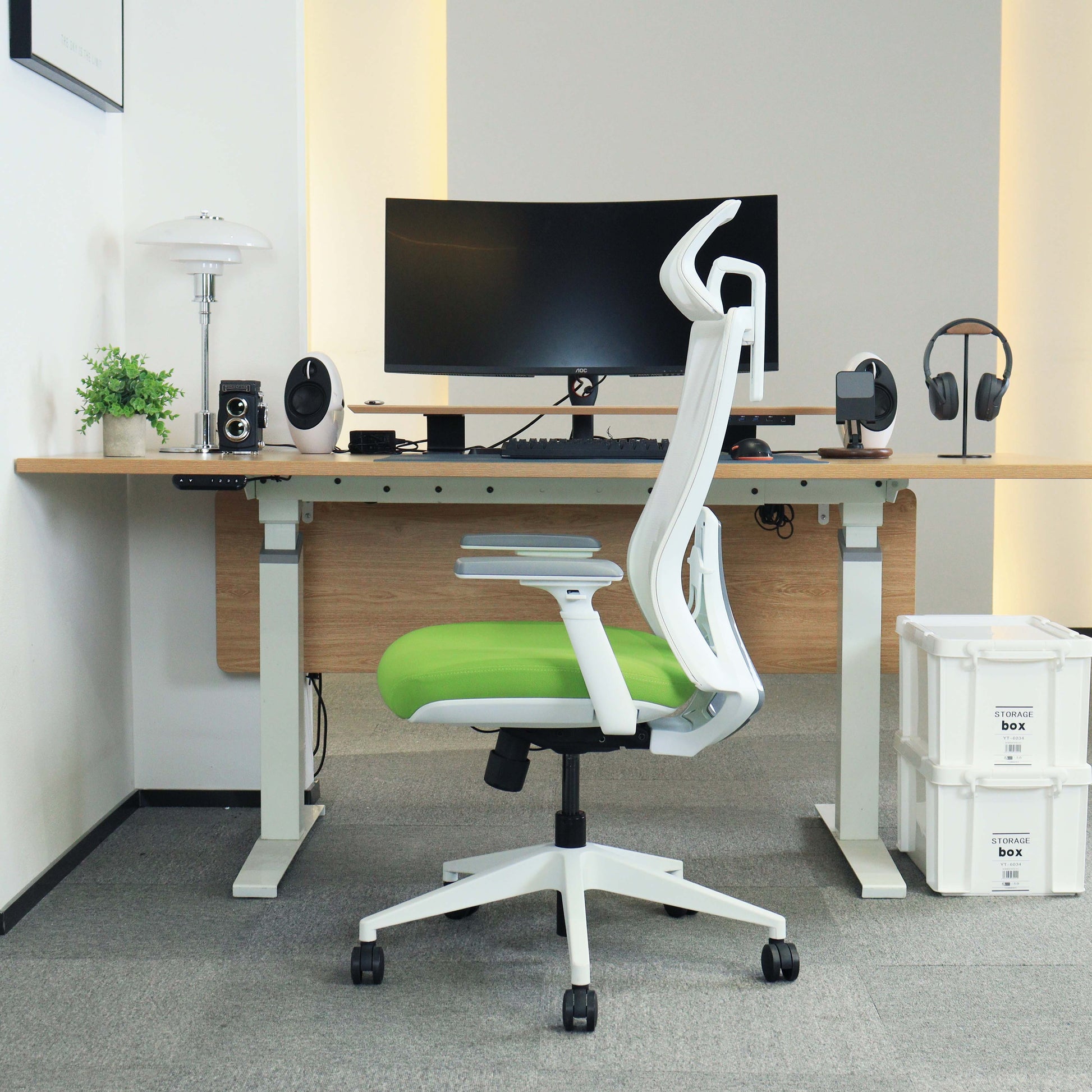 Green ergonomic office chair Quartz in modern office setup